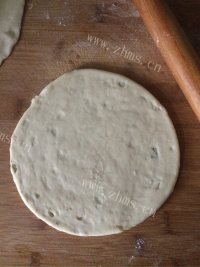唇齿留香的葱油饼做法图解5)