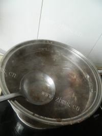 美味的五香卤牛肉做法图解4)