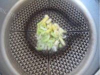 猪骨炖豆角做法图解4)