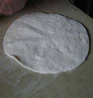 好吃的韭菜肉馅饼做法图解5)
