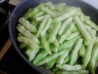 口感极佳的排骨炖芸豆做法图解5)