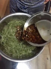 好吃的凉拌海藻丝做法图解6)