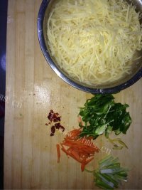 独特的醋溜土豆丝做法图解3)