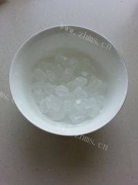 养颜的冰糖雪梨银耳羹做法图解5)