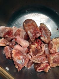 美味的蜜汁蒜香鸡做法图解2)