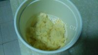 好吃的香肠肉松面包卷做法图解2)