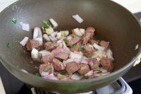 口感丰富的新疆牛肉抓饭的做法图解五