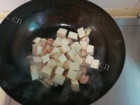 美味的豆腐虾仁做法图解5)