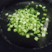 口感丰富的凉拌黄豆做法图解7)