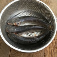 美味江支鱼烧雪菜做法图解1)