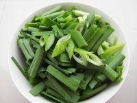 家常菜绿豆芽炒韭菜做法图解2)