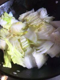 食欲满满的白菜炒年糕做法图解7)