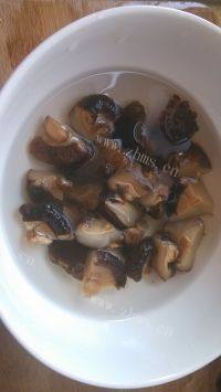 「DIY」香菇烧鸡腿肉做法图解5)