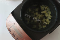 甜糯桂花银耳桃胶羹做法图解4)