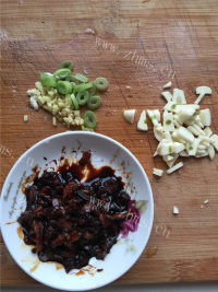 鲜美的蟹肉烩豆腐做法图解3)