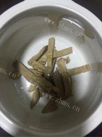 营养的党参黄芪猪腰汤做法图解4)