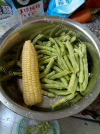 十分喜欢的排骨炖豆角做法图解2)
