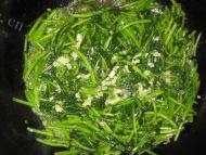 口感饱满的蒜蓉茼蒿做法图解6)