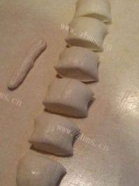 自制玫瑰花馒头做法图解3)