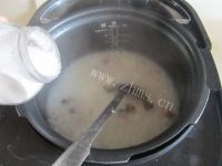皮蛋瘦肉粥做法图解9)