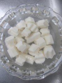 诱人的山药薏米芡实粥做法图解3)