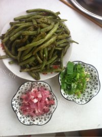 五味俱全的干煸豆角做法图解2)
