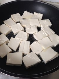 脆嫩可口的香煎豆腐做法图解3)