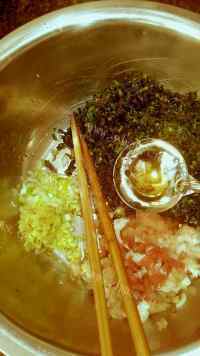 美味的荠菜猪肉饺子做法图解7)