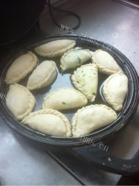 特下饭的韭菜盒子做法图解4)