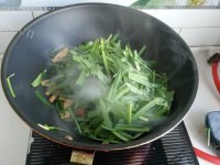 家常菜韭菜炒豆干做法图解8)