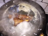 美味的石门腊肉炒箭笋做法图解2)