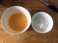 家常菜酥炸杏鲍菇做法图解2)