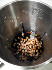 美味的黑豆花生豆浆做法图解2)