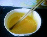 美味牛奶冰激凌做法图解4)