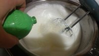 自制蔓越莓戚风蛋糕做法图解6)