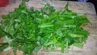 家常菜芹菜肉丝做法图解2)