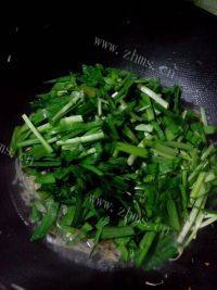 家常菜韭菜炒绿豆芽做法图解6)