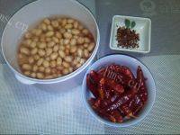 下酒菜麻辣花生米做法图解1)