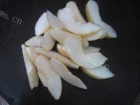 好喝的雪梨菊花茶做法图解5)
