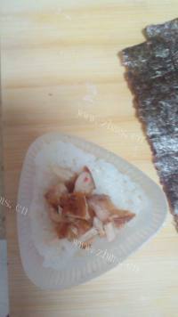 美味的鸡肉饭团做法图解9)
