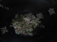 家常菜西芹炒肉丝做法图解3)