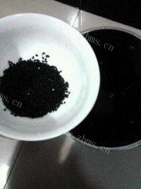 美味早餐三黑豆浆做法图解3)