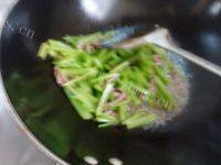 爽口芹菜炒牛肉做法图解9)