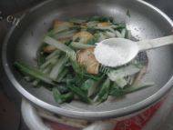 小白菜炒豆腐做法图解9)