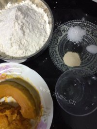 自制南瓜黄金馒头做法图解1)