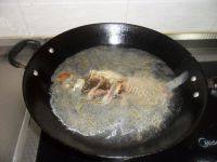 外婆教我做鲫鱼豆腐汤做法图解3)