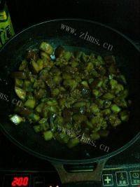 家常菜肉末烧茄子做法图解10)