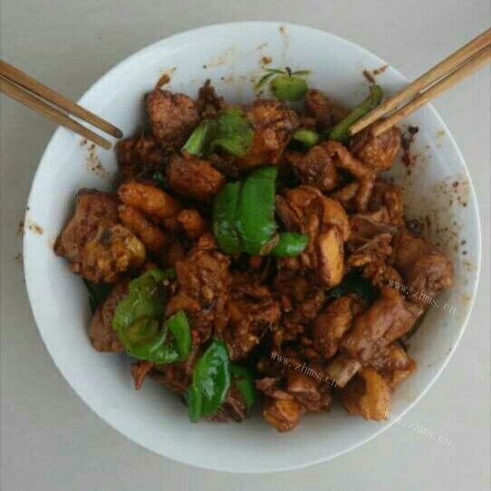 香气浓郁的青椒辣子鸡