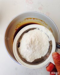 美味的方瓜馅广式月饼做法图解3)