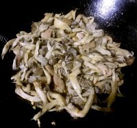 好吃平菇炒鲜肉做法图解7)